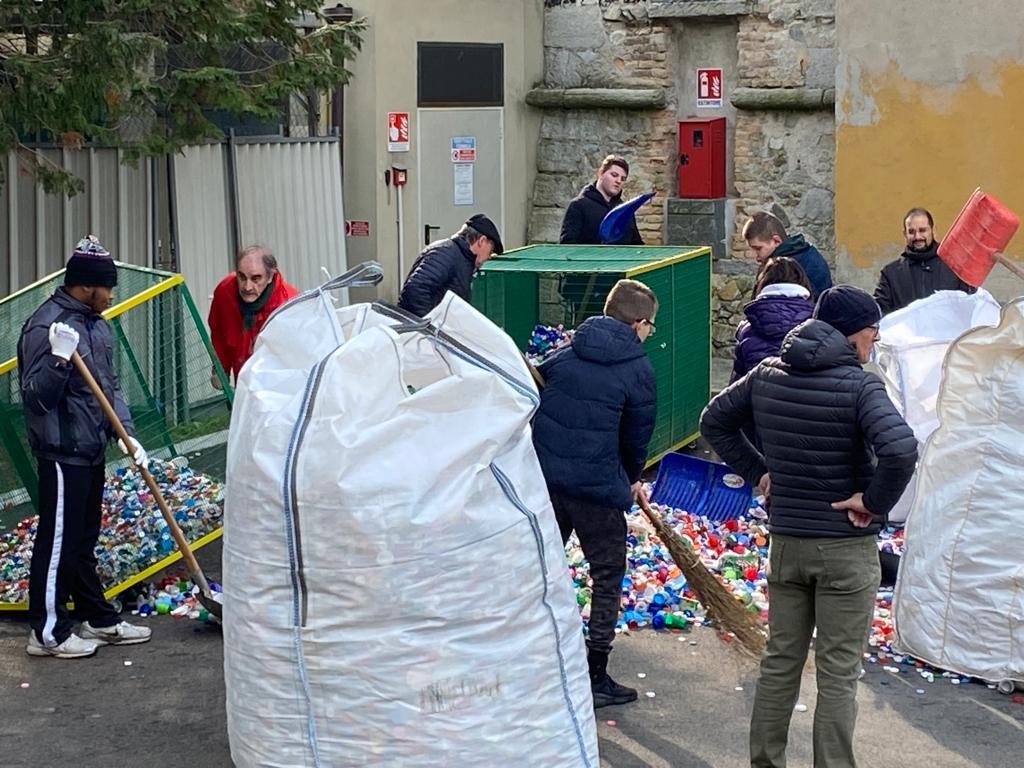 Raccolta di tappi di plastica 